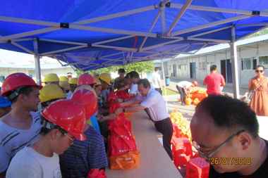市總工會(huì)到常德財(cái)富中心項(xiàng)目開展夏季送清涼活動(dòng)