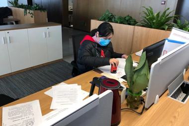 同舟共濟(jì)打贏疫情攻堅(jiān)戰(zhàn)，財(cái)鑫金控助力企業(yè)共渡難關(guān)