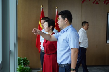楊成英副市長(zhǎng)一行蒞臨我公司參觀指導(dǎo)