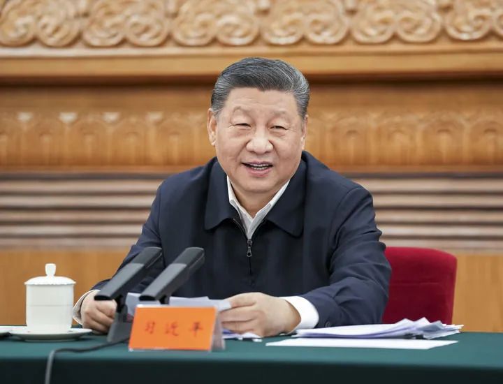 2月17日，中共中央總書記、國(guó)家主席、中央軍委主席習(xí)近平在京出席民營(yíng)企業(yè)座談會(huì)并發(fā)表重要講話。新華社發(fā)（占政 攝）